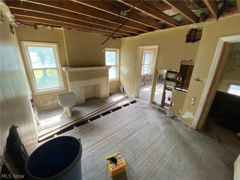 15213 Ridpath Avenue Cleveland OH 44110