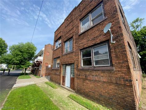 15213 Ridpath Avenue Cleveland OH 44110