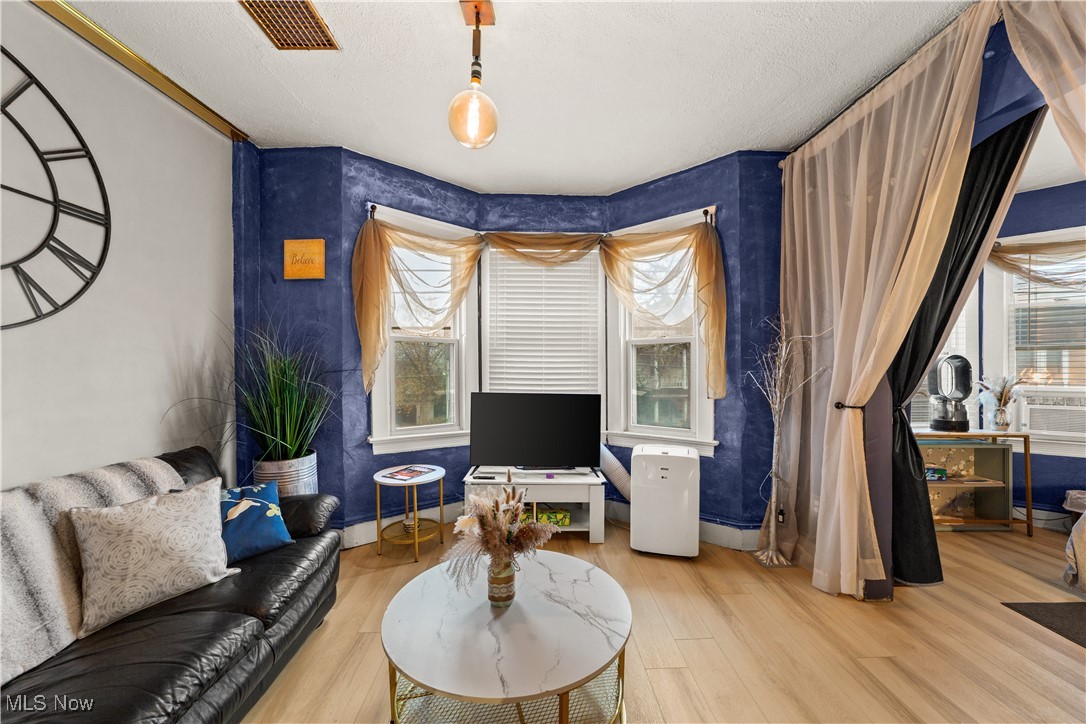 5913 Denison Avenue Cleveland OH 44102