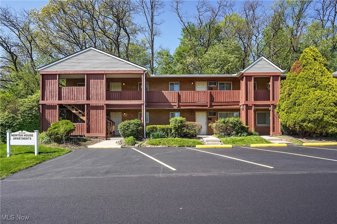 2323 Newton Street Akron OH 44305