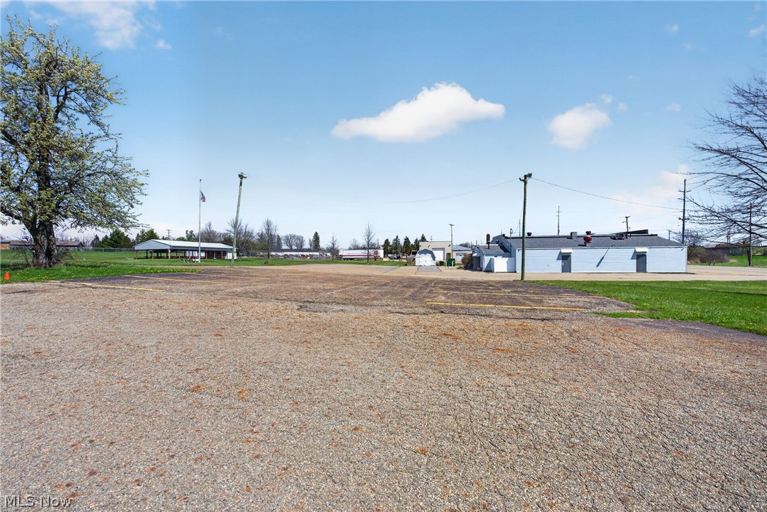 7459 Columbus Road NE Louisville OH 44641