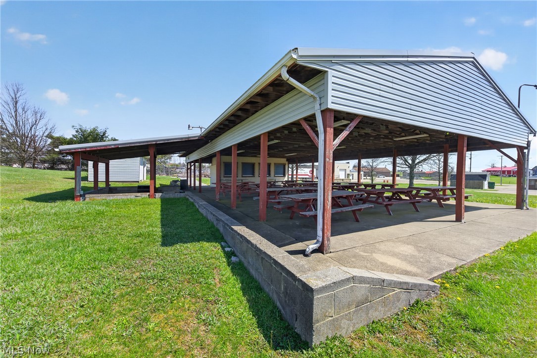 7459 Columbus Road NE Louisville OH 44641