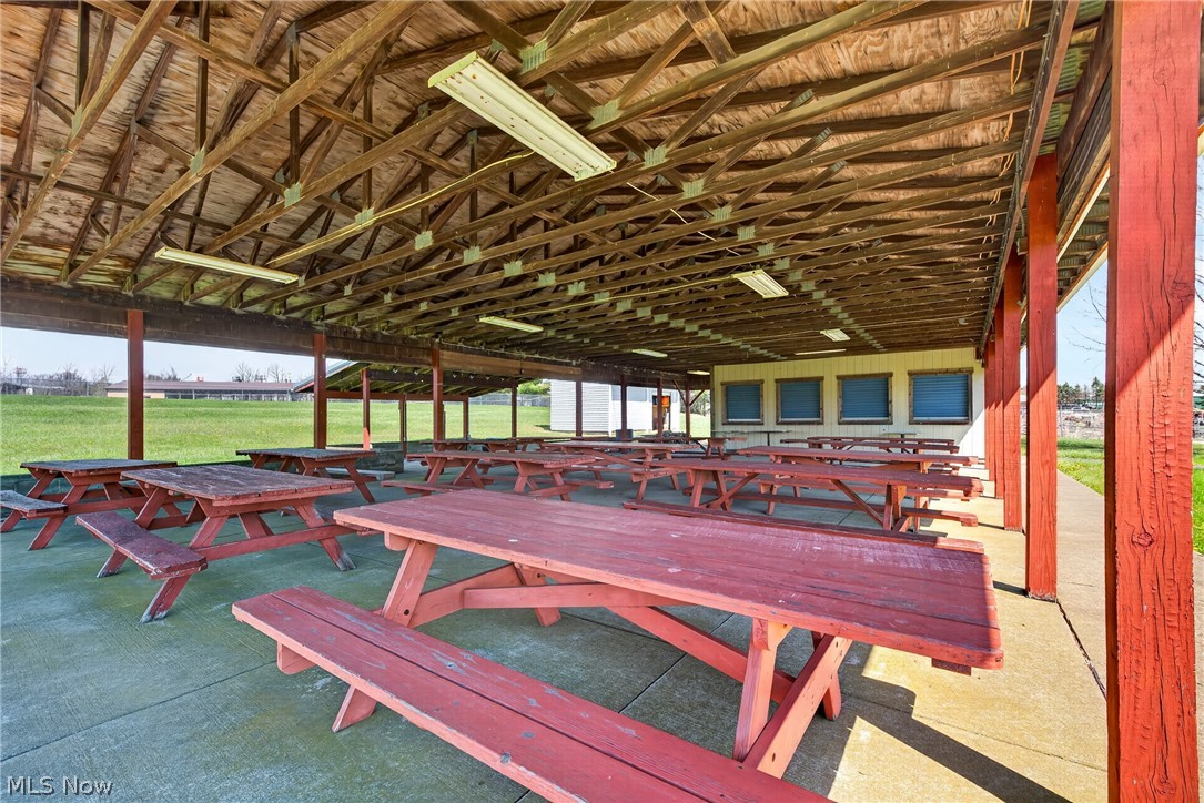 7459 Columbus Road NE Louisville OH 44641