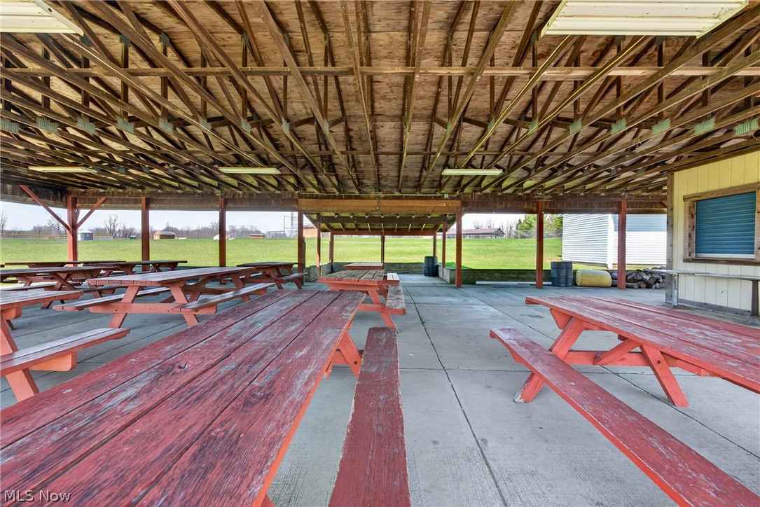 7459 Columbus Road NE Louisville OH 44641