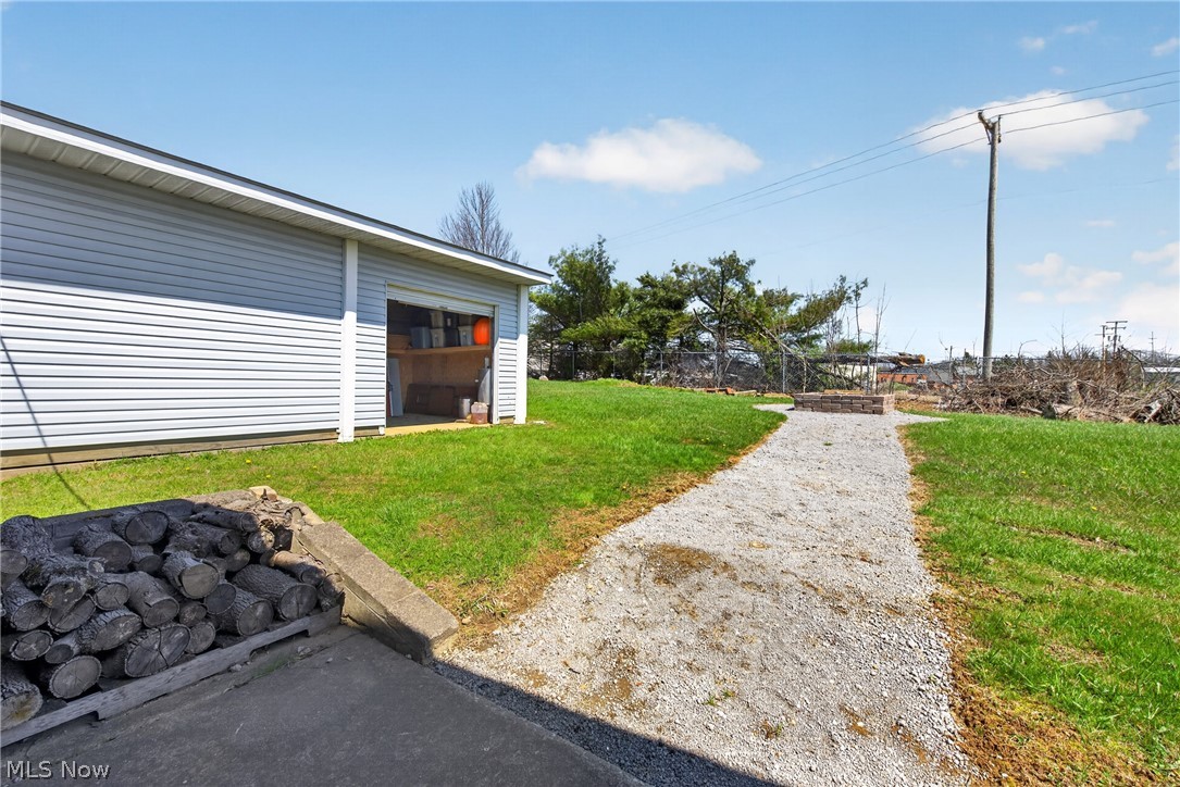 7459 Columbus Road NE Louisville OH 44641