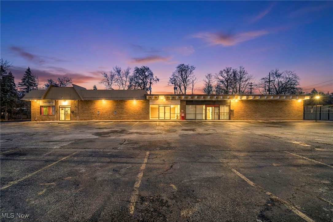 401-403,405 Broadway Avenue Bedford OH 44146