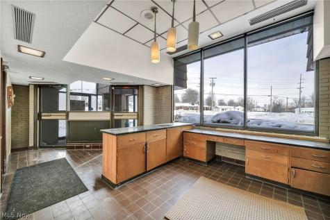 1616 W Main Street Louisville OH 44641