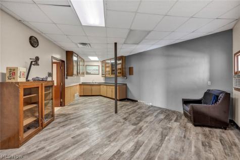 1616 W Main Street Louisville OH 44641