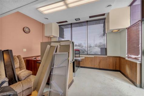 1616 W Main Street Louisville OH 44641