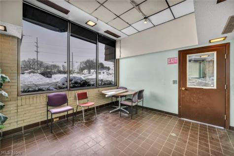 1616 W Main Street Louisville OH 44641