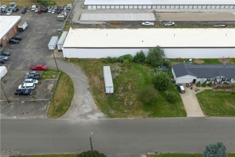 812 & 814 Kaderly Street NW New Philadelphia OH 44663