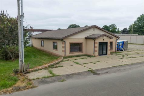 812 & 814 Kaderly Street NW New Philadelphia OH 44663