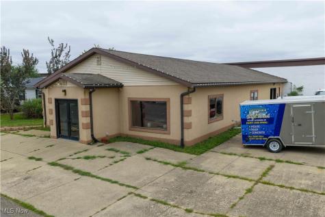 812 & 814 Kaderly Street NW New Philadelphia OH 44663