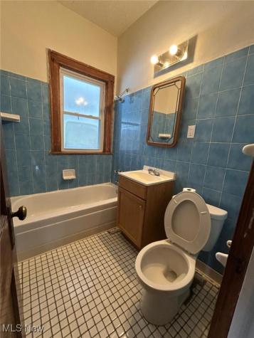 11013 Harvey Avenue Cleveland OH 44104