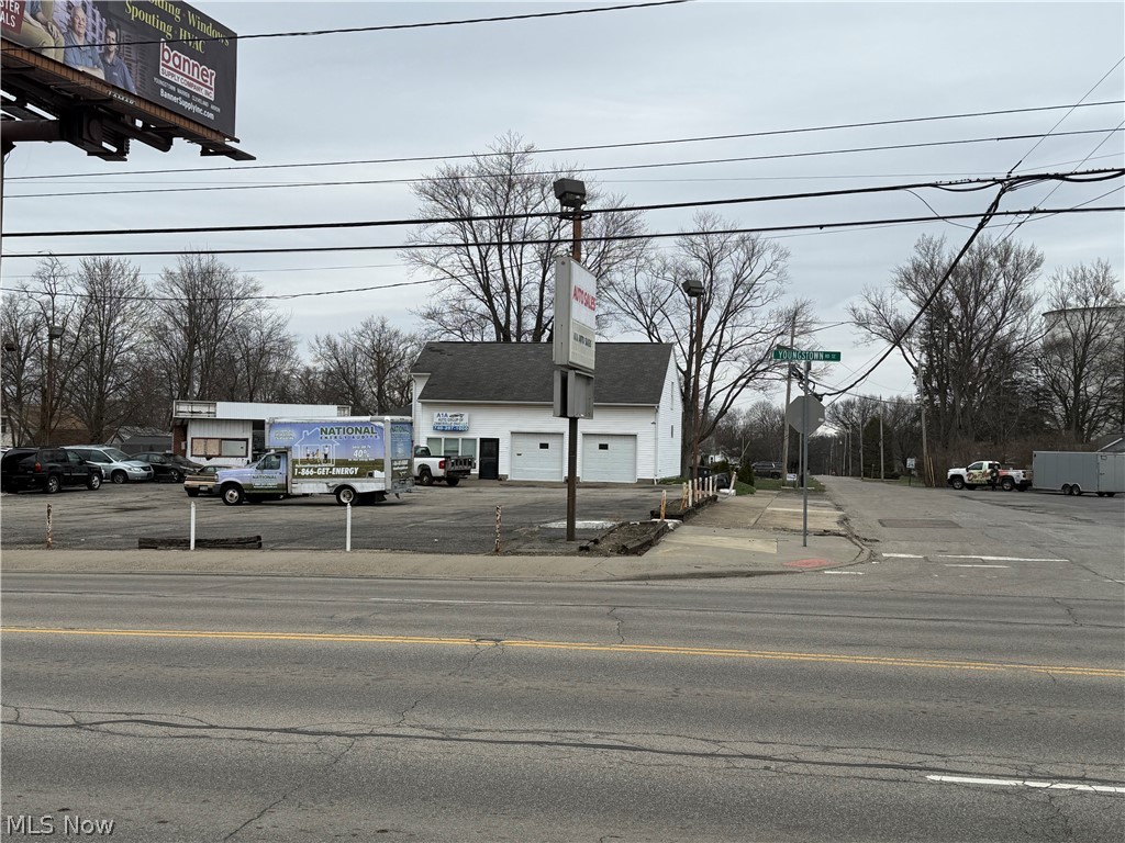 3345 Youngstown Road SE Warren OH 44484