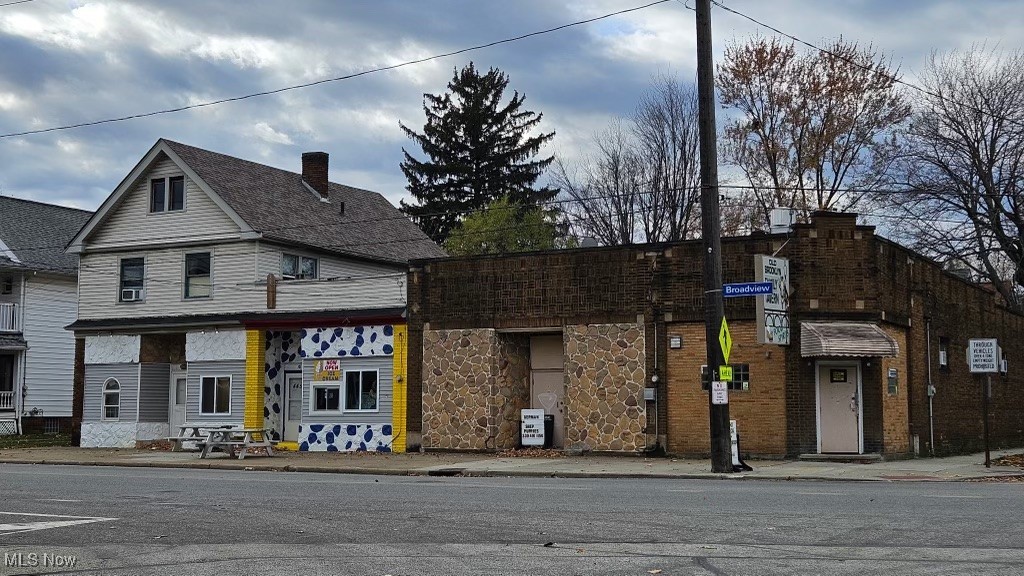 4450 Broadview Road Cleveland OH 44109