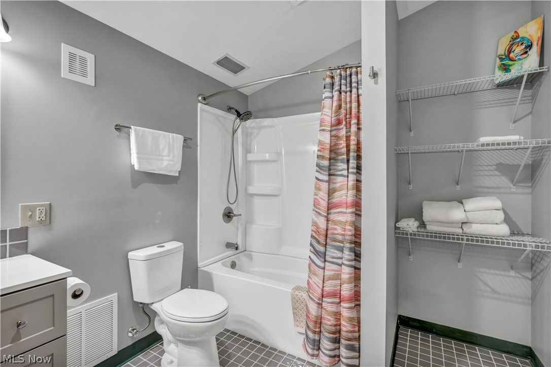 2039 E Harbor Road Port Clinton OH 43452