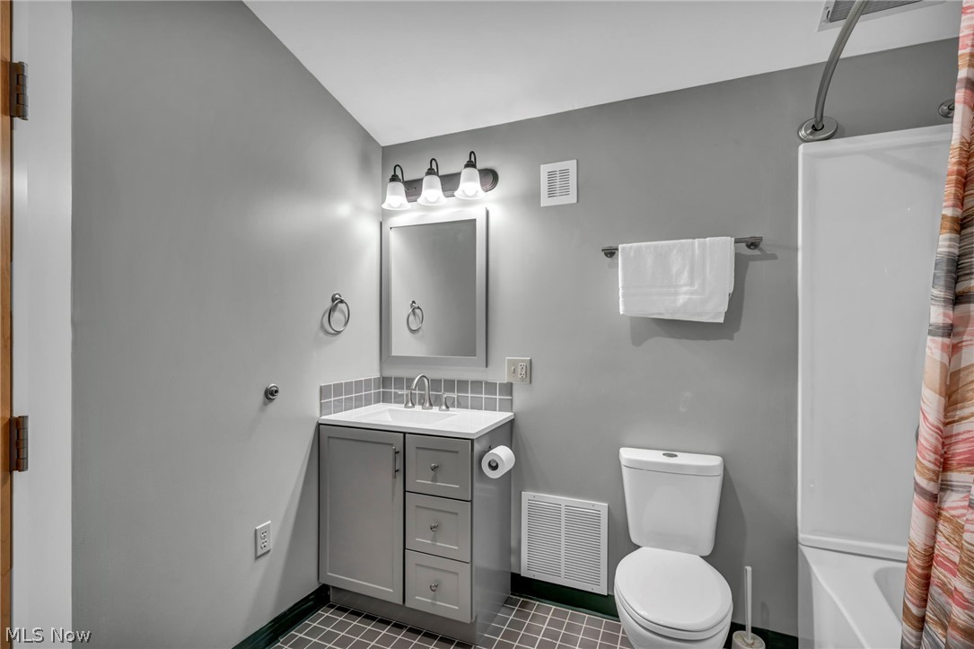 2039 E Harbor Road Port Clinton OH 43452