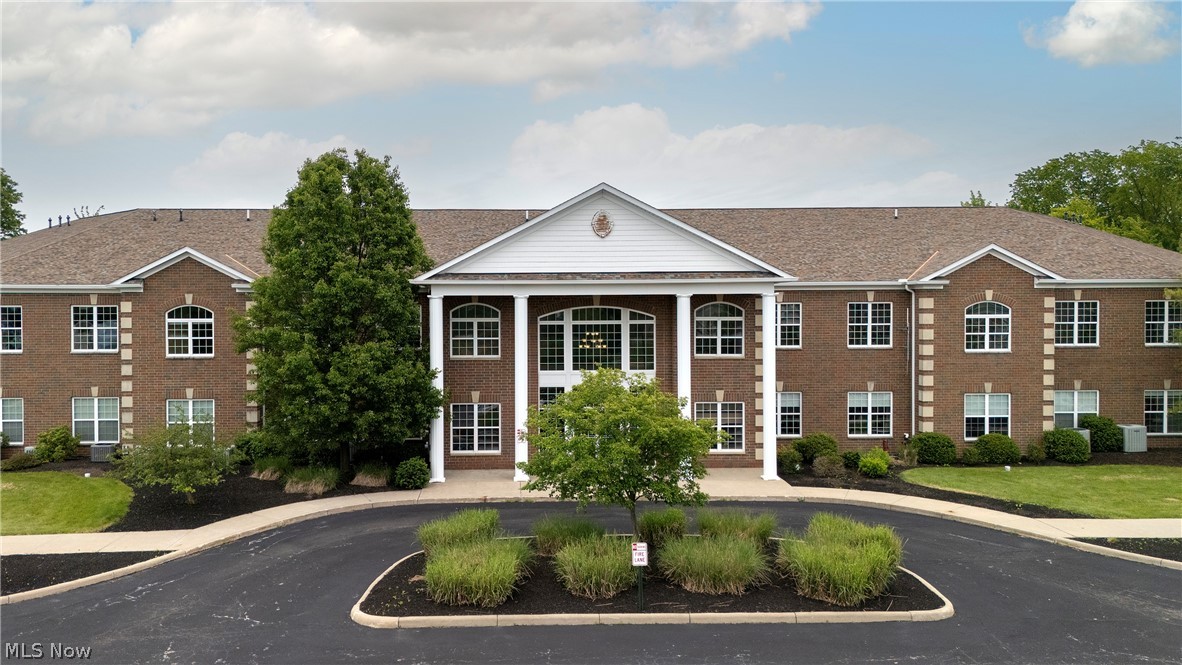 387 Golfview Lane Highland Heights OH 44143