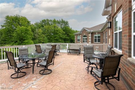 387 Golfview Lane Highland Heights OH 44143