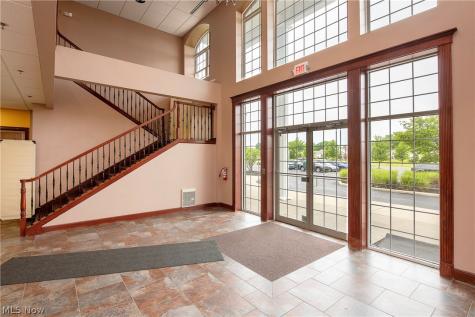 387 Golfview Lane Highland Heights OH 44143