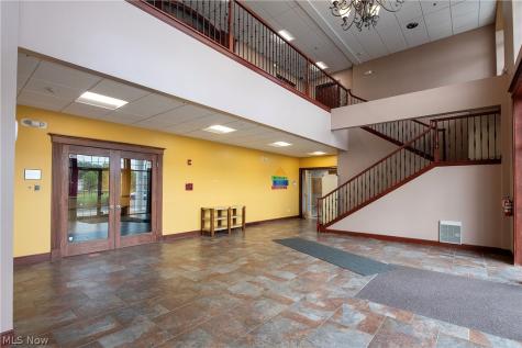 387 Golfview Lane Highland Heights OH 44143