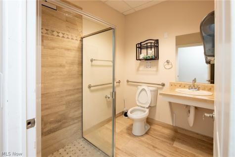 387 Golfview Lane Highland Heights OH 44143