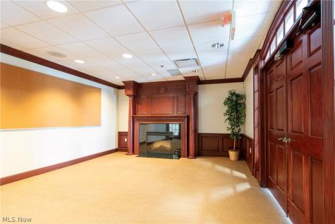 387 Golfview Lane Highland Heights OH 44143