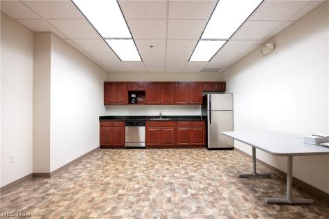 387 Golfview Lane Highland Heights OH 44143