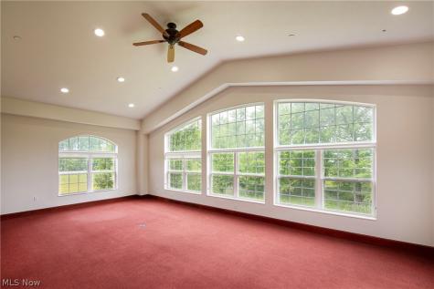 387 Golfview Lane Highland Heights OH 44143