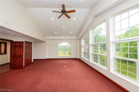 387 Golfview Lane Highland Heights OH 44143