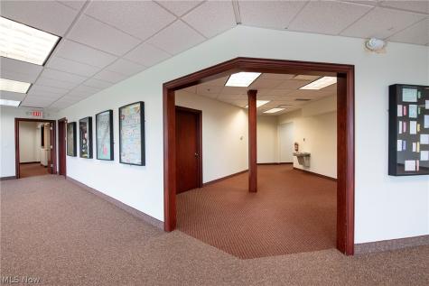 387 Golfview Lane Highland Heights OH 44143