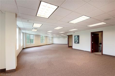 387 Golfview Lane Highland Heights OH 44143