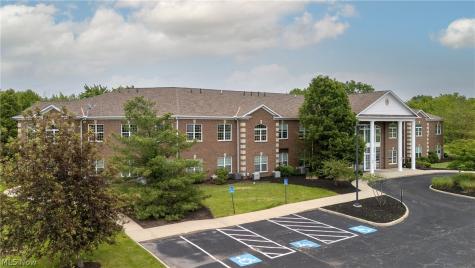 387 Golfview Lane Highland Heights OH 44143