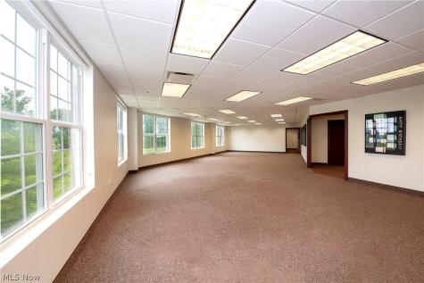 387 Golfview Lane Highland Heights OH 44143