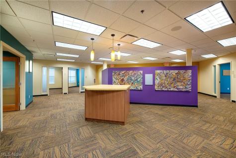 387 Golfview Lane Highland Heights OH 44143