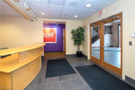 387 Golfview Lane Highland Heights OH 44143