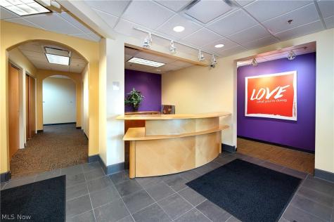 387 Golfview Lane Highland Heights OH 44143