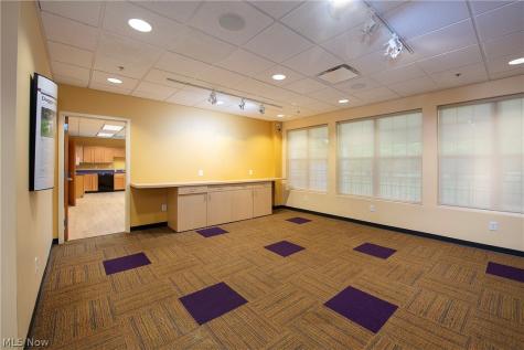 387 Golfview Lane Highland Heights OH 44143