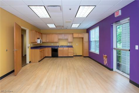 387 Golfview Lane Highland Heights OH 44143