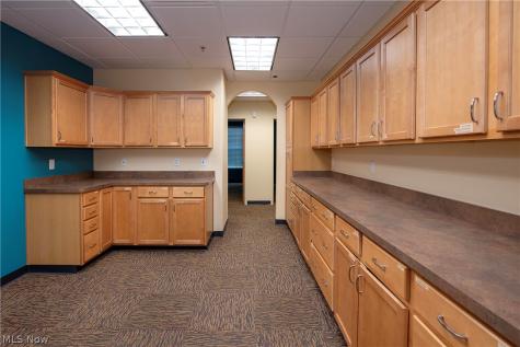 387 Golfview Lane Highland Heights OH 44143