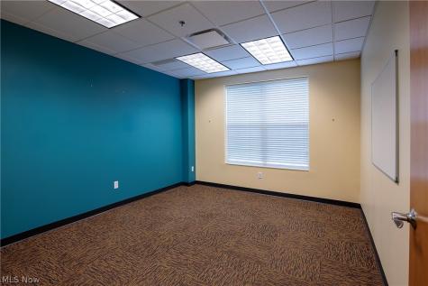 387 Golfview Lane Highland Heights OH 44143