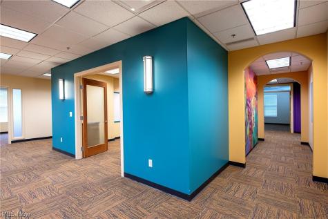 387 Golfview Lane Highland Heights OH 44143