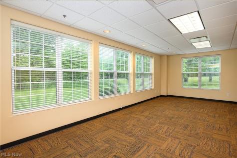 387 Golfview Lane Highland Heights OH 44143