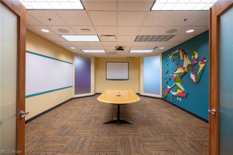 387 Golfview Lane Highland Heights OH 44143