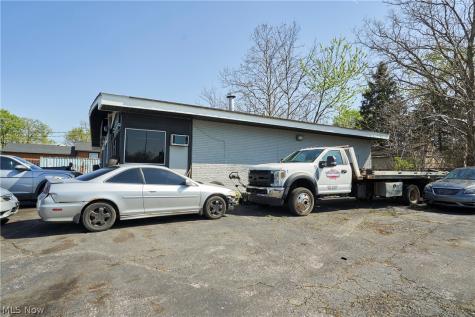 4925 Lee Road Cleveland OH 44128