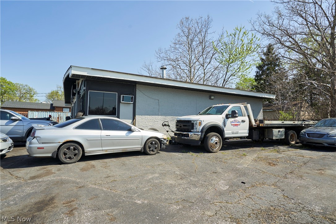 4925 Lee Road Cleveland OH 44128