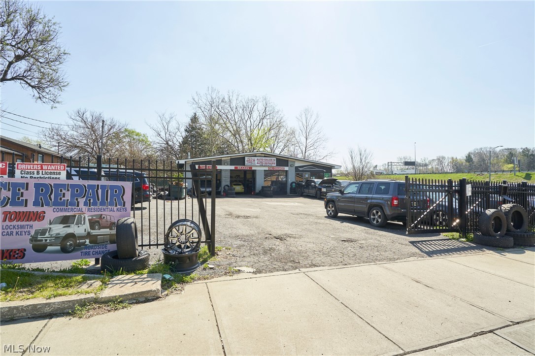4925 Lee Road Cleveland OH 44128