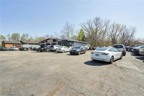 4925 Lee Road Cleveland OH 44128