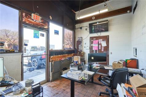 4925 Lee Road Cleveland OH 44128